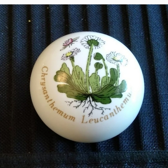 2 Brand New Liberty Hardware Vintage Chrysanthemum Drawer Knobs with screw. - Picture 3 of 3